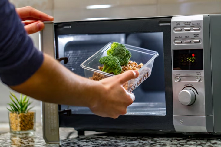 The 5 Best Countertop Microwaves of 2024